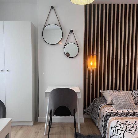 Appartamento Studio A Deux Pas De Paris Levallois-Perret Esterno foto