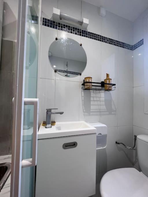 Appartamento Studio A Deux Pas De Paris Levallois-Perret Esterno foto