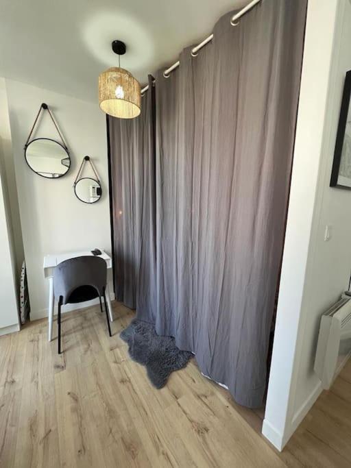 Appartamento Studio A Deux Pas De Paris Levallois-Perret Esterno foto